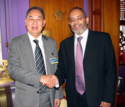 Thai Foreign Minister (left) and Mr. Carlos Lopes (right)