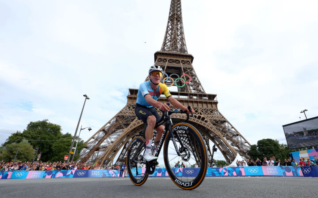  Gold medalist winner Remco Evenepoel celebrates with the Eiffel Tower 