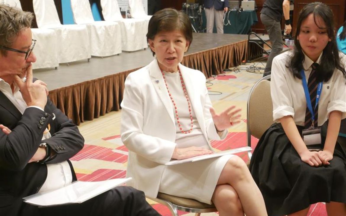 Ms. Izumi Nakamitsu, United Nations Under-Secretary-General and High Representative for Disarmament Affairs and Mr. Régis Savioz, Regional Director for Asia and the Pacific, International Committee of the Red Cross discussing with youth.