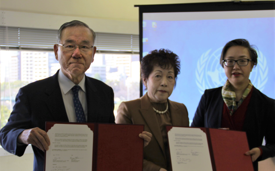 UNITAR Association Chairperson Ambassador Kenzo Oshima (left) and Board Member Ms. Midori Ueda (middle) signed the Memorandum together with our director, Ms. Mihoko Kumamoto.