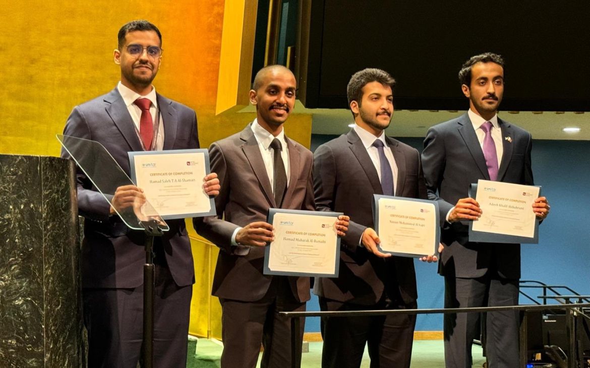 Qatar Fellows standing with their Certificates