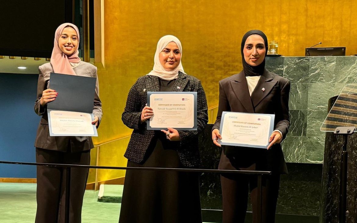 Qatar Fellows standing with their Certificates