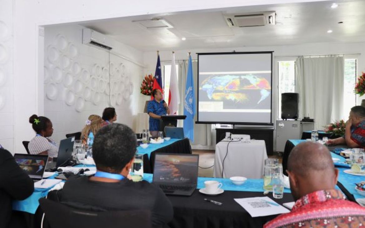 Participants sitting in a lecture session and listening to an expert speak in front of the room