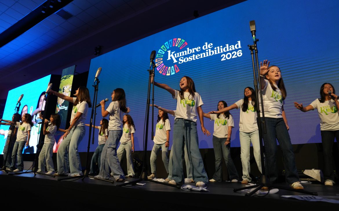 Opening Ceremony of the Summit for Sustainability, Youth dancing.