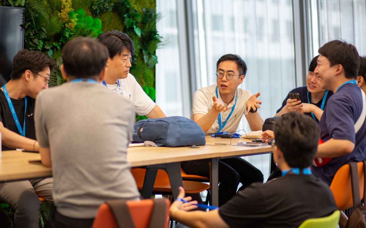 Participants discuss and collaborate. 
