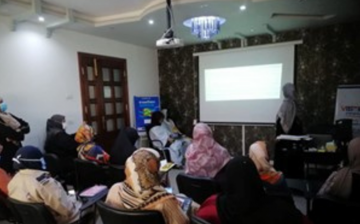 Presentation of results during a community session that includes honouring women's initiatives to resolve conflict in Sabha. The results were discussed with stakeholders from Women Empowerment Office, civil society activists, and legal advisors.
