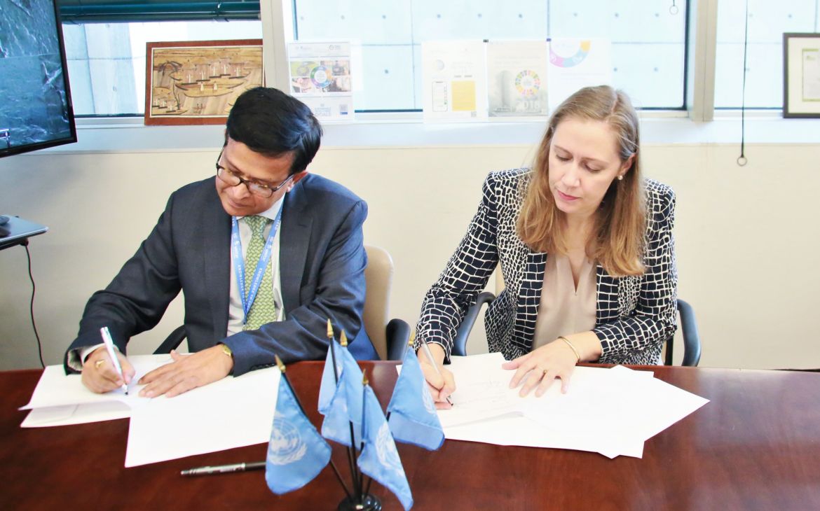 Executive Director of UNITAR, Mr. Nikhil Seth and Dr. Kent Davis-Packard Sign MOU