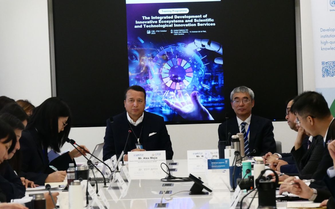 Mr. Alex Mejia, Director of the Division for People and Social Development at UNITAR, leading a training programme