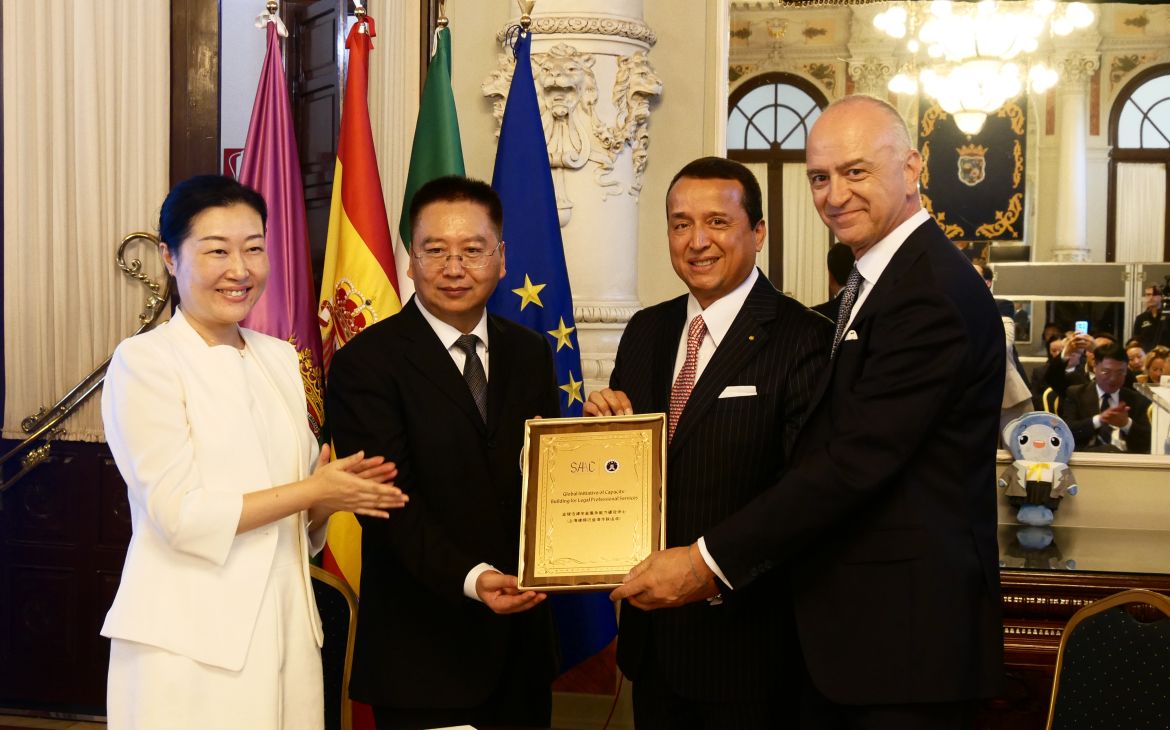 UNITAR's Alex Mejia joins Mayor Francisco de la Torre and leaders from the Shanghai Arbitration Commission (SHAC) and the University of Malaga at the official Hub inauguration.