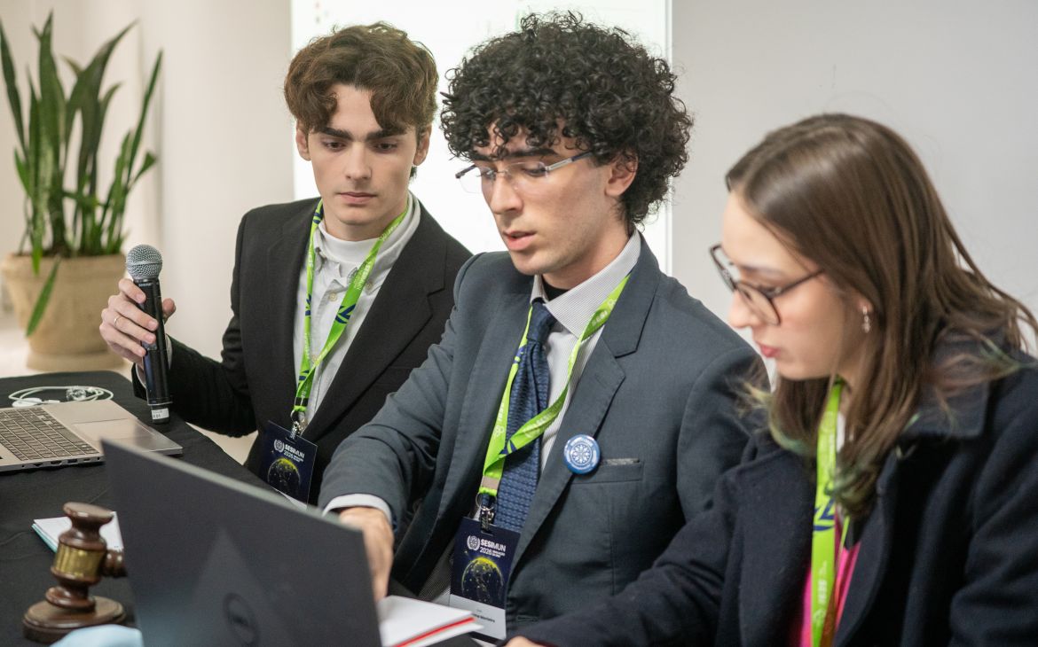 Participants preparing and rehearsing at SESIMUN 2026