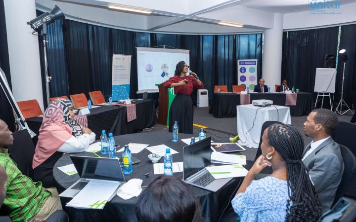 Emmanuel Mutabazi working with other participants from the UNITAR “Developing Essential Digital Skills for Women and Youth in Africa” programme