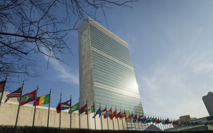 A view of the Secretariat Building, with Members States’ flags flying in the foreground, at United Nations headquarters in New York