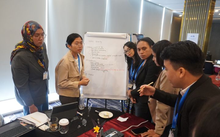 Participants discussing at the Jakarta workshop of Leaders for a Free and Open Indo-Pacific: Sea and Human Security programme.