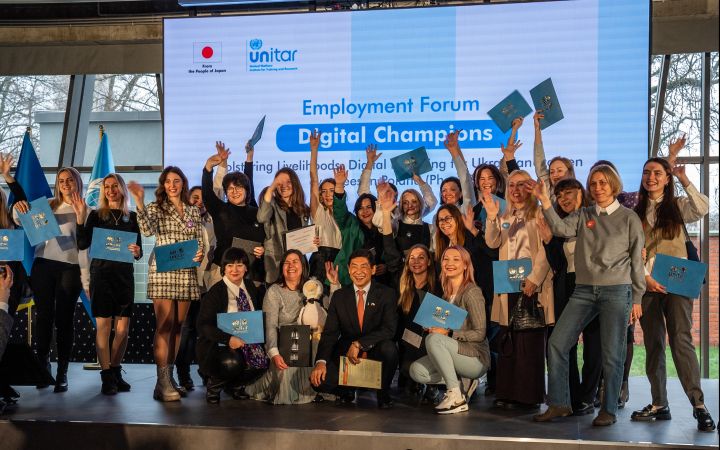 Group photo of the participant from 2023 Bolstering Livelihoods: Digital Reskilling for Ukrainian Women Evacuees in Poland programme.
