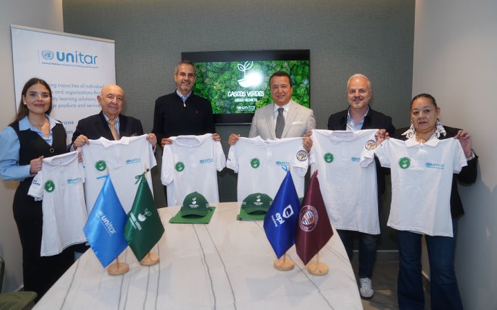 Green Helmets – Group Photo with UNITAR and Lima Pedagogical School Representatives
