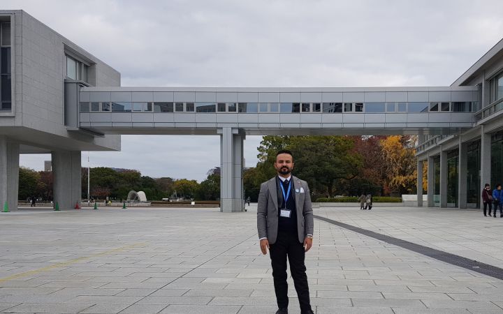 研修で広島平和記念資料館を訪れたサルマンさん（2019年、広島）