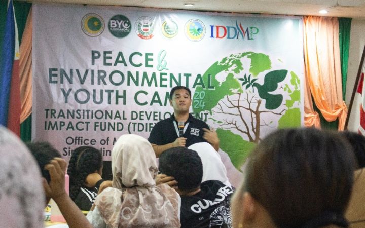 John Isidore Laure facilitating the Voters Education Session during the Peace and Environmental Youth Camp of the Bangsamoro Youth Commission and Bangsamoro Transition Authority Parliament