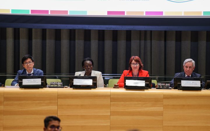 Panellists share country perspectives on capacity development for SDG 6, flood risk management and hydrological services during the high-level panel discussion, moderated by Stefania Giodini of the Netherlands Red Cross.