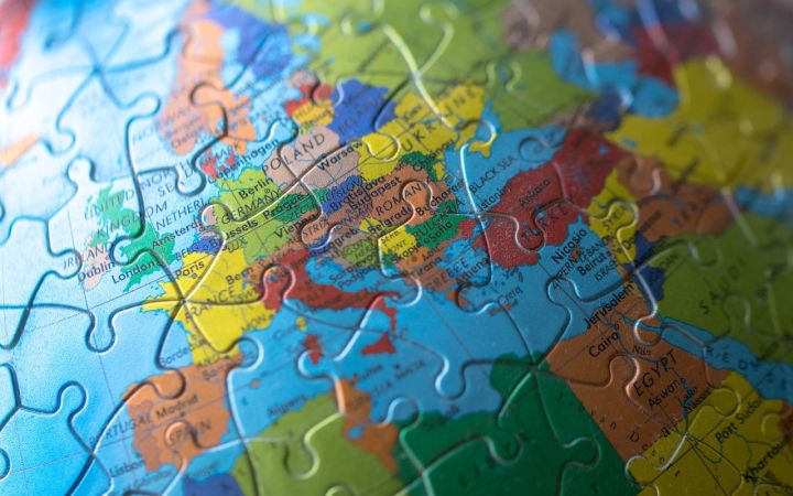 Phot of a jigsaw puzzle of the globe
